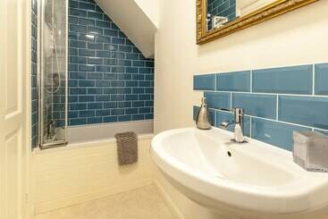 Central Exeter Apartment