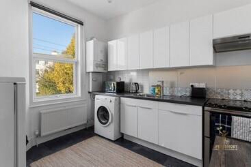 Central Exeter Apartment