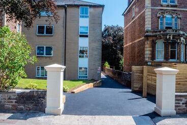 هتل Alison Court