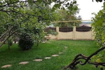 پانسیون Sadorini Guest House