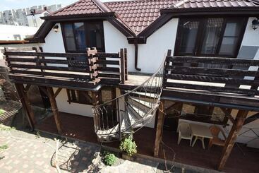پانسیون Sadorini Guest House