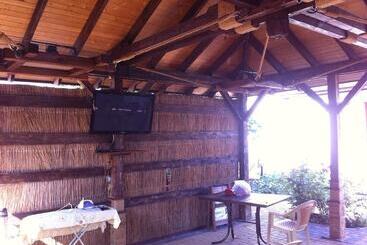 پانسیون Sadorini Guest House