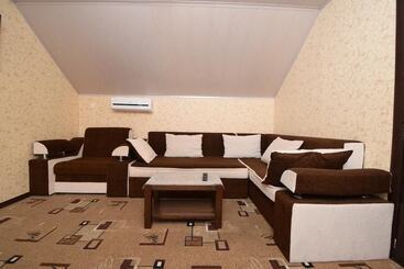 پانسیون Sadorini Guest House