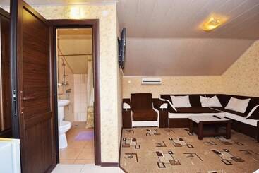 پانسیون Sadorini Guest House