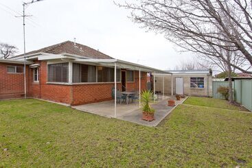 Red Brick Beauty   Central Cottage