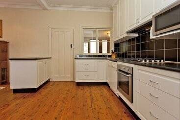 Red Brick Beauty Central Cottage