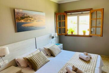 2 Apartments With Private Pool At Villa Diaz Aleman
