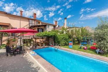 Apartments Ana Vodnjan