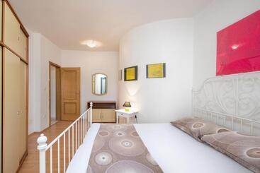 خانه Apartments Lapida