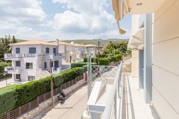Bright & Spacious Two Floor Family Garden Home