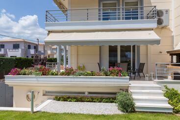 Bright & Spacious Two Floor Family Garden Home