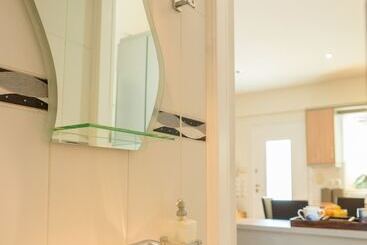 Bright & Spacious Two Floor Family Garden Home