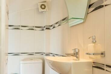 Bright & Spacious Two Floor Family Garden Home