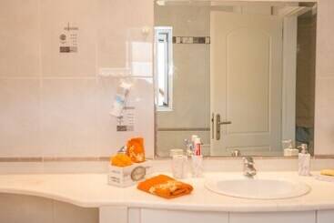 Bright & Spacious Two Floor Family Garden Home