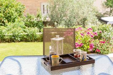 Bright & Spacious Two Floor Family Garden Home