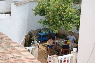 El Patio Del Limonero