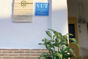 El Patio Del Limonero