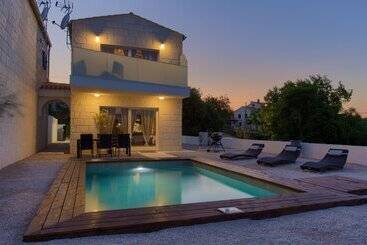 Pax Houses