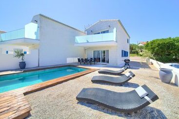 Pax Houses