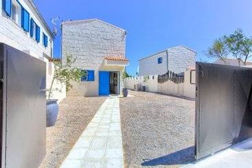 Pax Houses