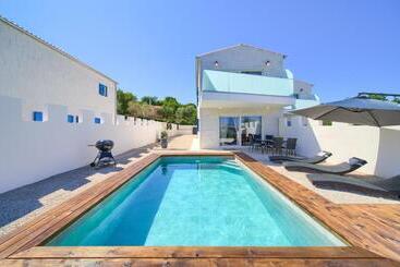 Pax Houses