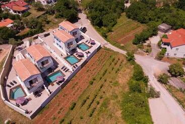 Pax Houses