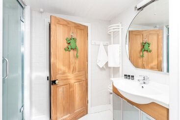 The Modern Classic Contemporary & Elegant 3bdr Home