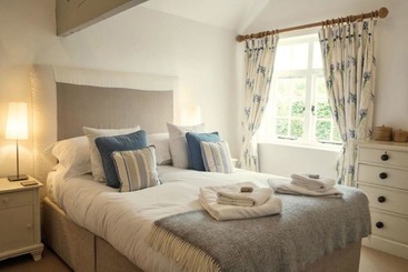 Elliotts Barns