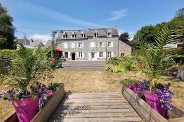 Отель Camping Du Manoir De Penn Ar Ster