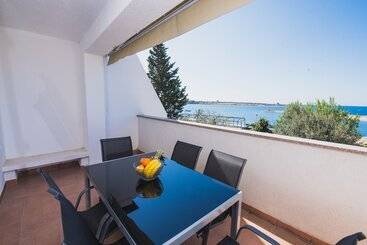 Apartments By The Sea Semy