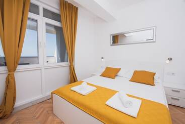 Apartments By The Sea Semy