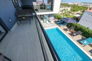 Pool Villa Vistamar