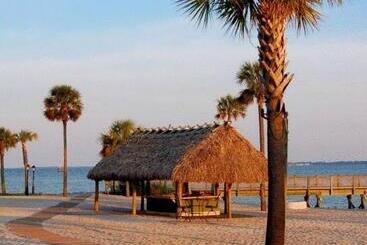 Harborside At Charleston Harbor Resort And Marina