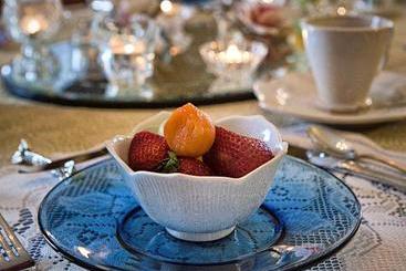 Holden House 1902 Bed & Breakfast Inn