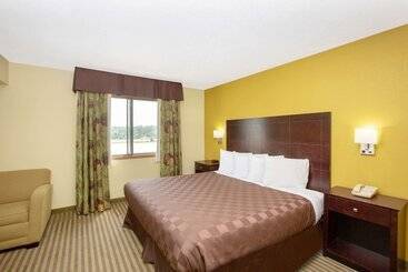 هتل Americinn By Wyndham Council Bluffs