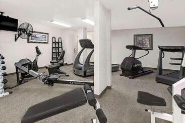 هتل Value Suites Extended Stay   Arlington