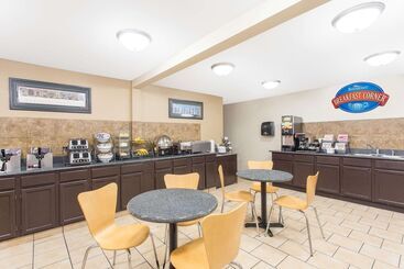 هتل Baymont By Wyndham Dubuque