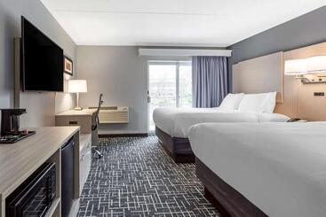 هتل Comfort Inn Hyannis  Cape Cod