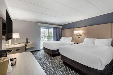 هتل Comfort Inn Hyannis  Cape Cod