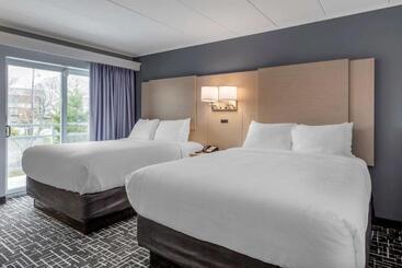 호텔 Comfort Inn Hyannis  Cape Cod