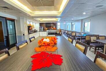 호텔 Comfort Inn Hyannis  Cape Cod