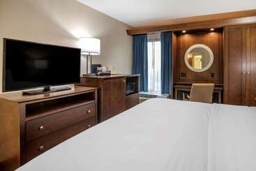 هتل Comfort Inn & Suites Newark  Wilmington