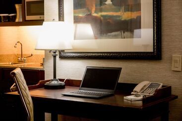 هتل Embassy Suites By Hilton Lexington Green