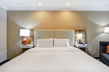 هتل Hampton Inn Charlestonnorth
