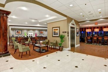 هتل Hampton Inn Charlestonnorth