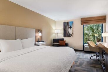هتل Hampton Inn Charlestonnorth