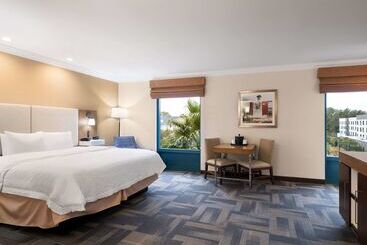 هتل Hampton Inn Charlestonnorth