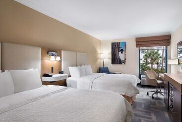 هتل Hampton Inn Charlestonnorth