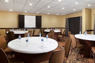 Отель Hampton Inn Charlestonsouthridge