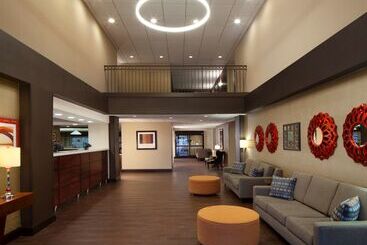 Отель Hampton Inn Charlestonsouthridge